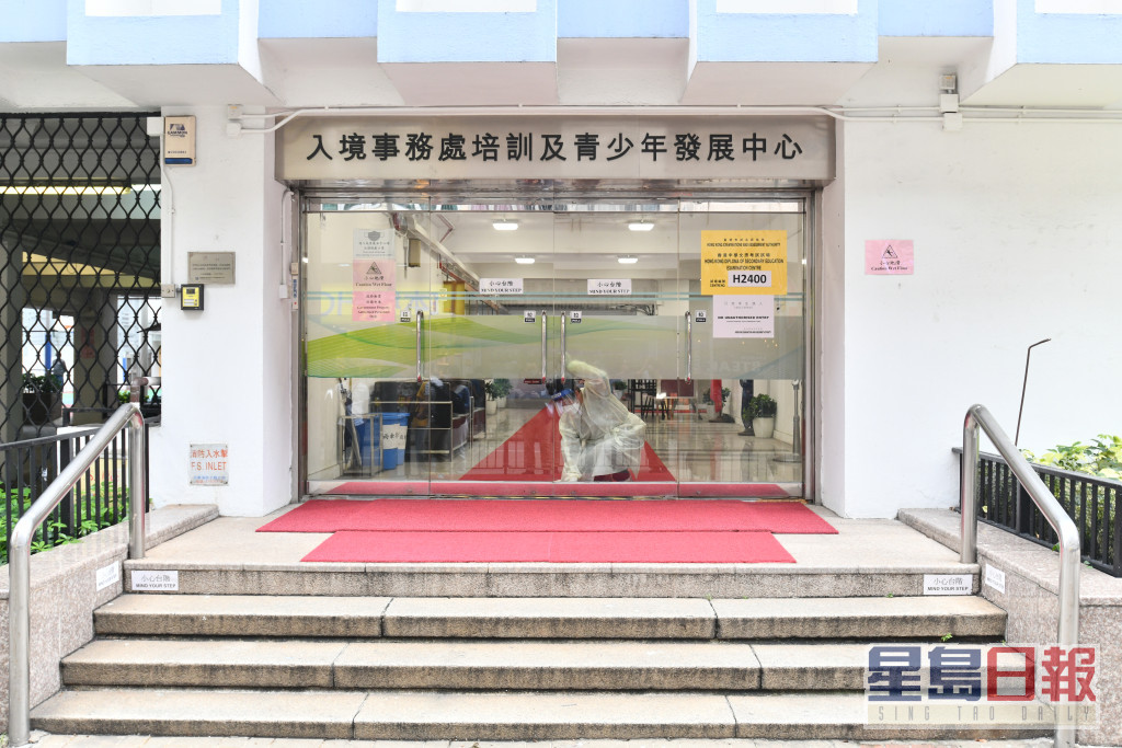新浦崗文理書院前校舍為專供確診考生的特別試場。盧江球攝