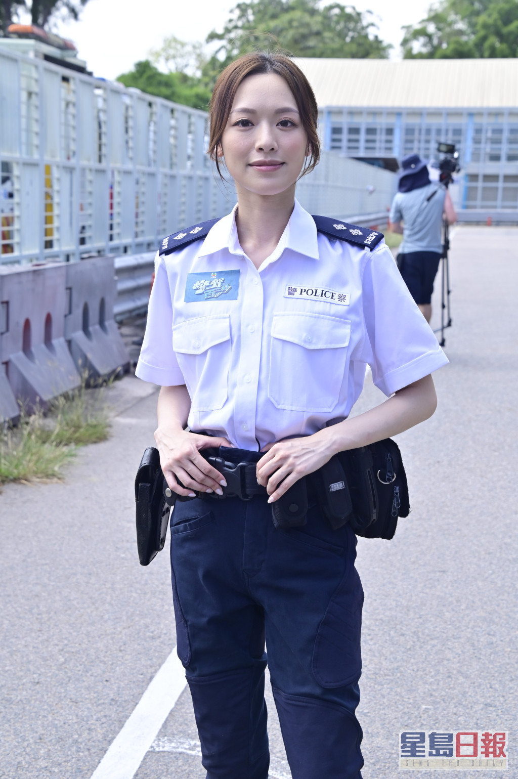 冯盈盈表示演过两次警察但首度着制服。