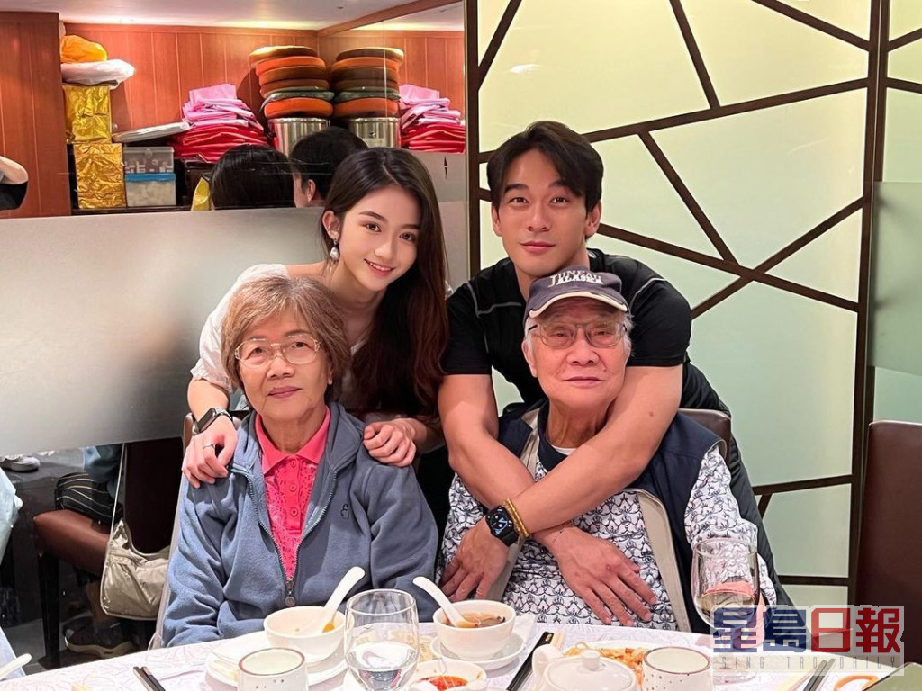 龐景峰帶女友見祖父母。