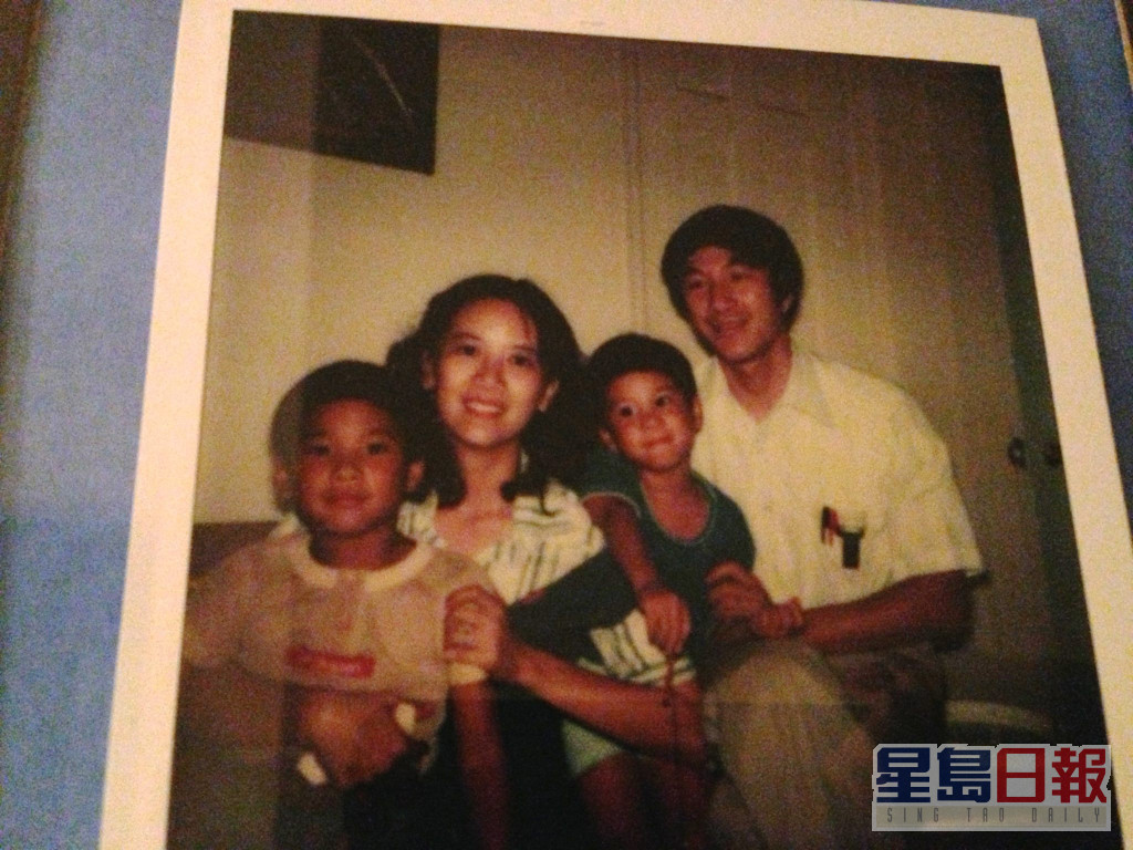 當時有台灣傳媒爆出王力宏入行26來的「媽寶」行為，更稱呼他是「終極媽寶。」
