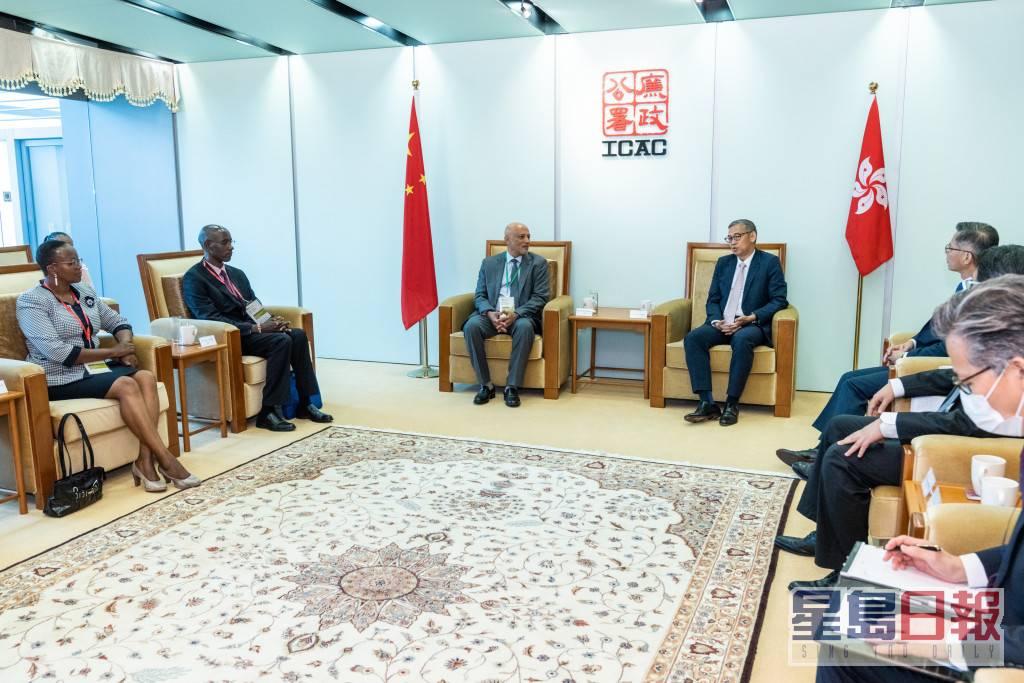 胡英明與多個海外反貪機構代表進行雙邊會議。
