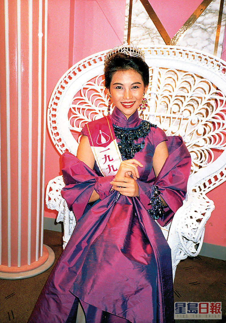 当年只有17岁的蔡少芬参加1991年港姐并获得季军，同届冠军是郭蔼明。