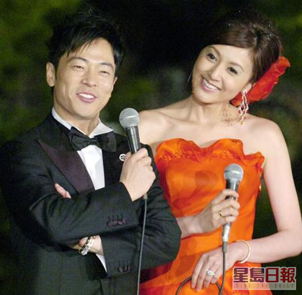 藤原紀香2007年曾嫁日本喜劇演員陣內智則，2年後離婚。