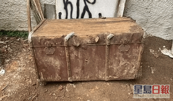 據知木箱為馬查度擁有，原本是存放在他家中。