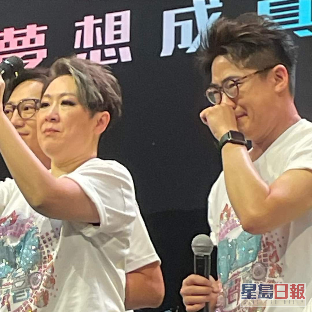 罗启豪喺《中年好声音梦想成真演唱会》尾场大合唱时，激动爆喊。