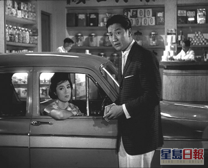  謝賢1955年20歲時，與同公司、剛入行的粵語片女星嘉玲拍拖，也是謝賢首位公開認愛的女友，兩人合作過多部電影。