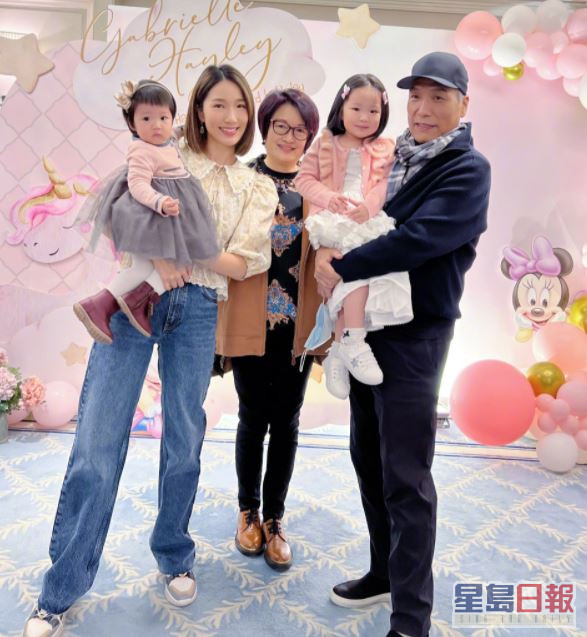 李亞男的雙親也有參加孫女的生日會。