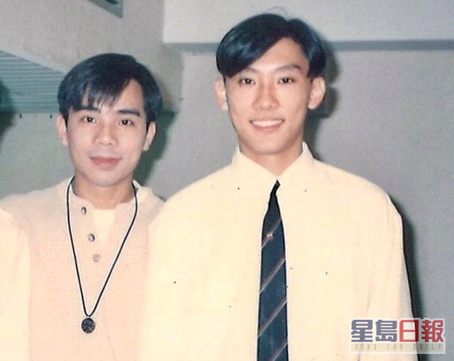 Patrick Sir中学时期曾任学校音乐会MC，某年嘉宾是李国祥（左）。