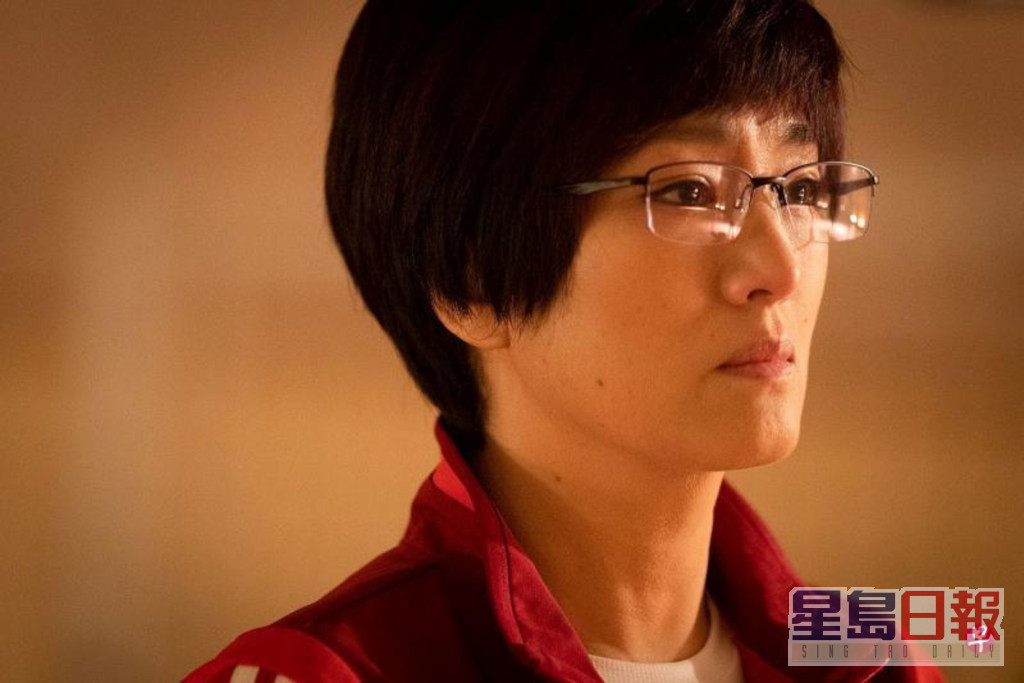 巩俐在电影《夺冠》中，演绎著名中国女排教练郎平。