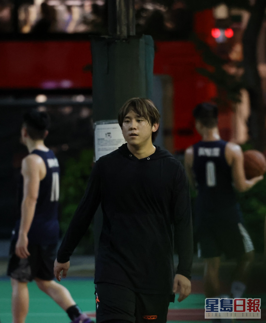 MIRROR停工，姜涛经常被拍摄到去维园打篮球。