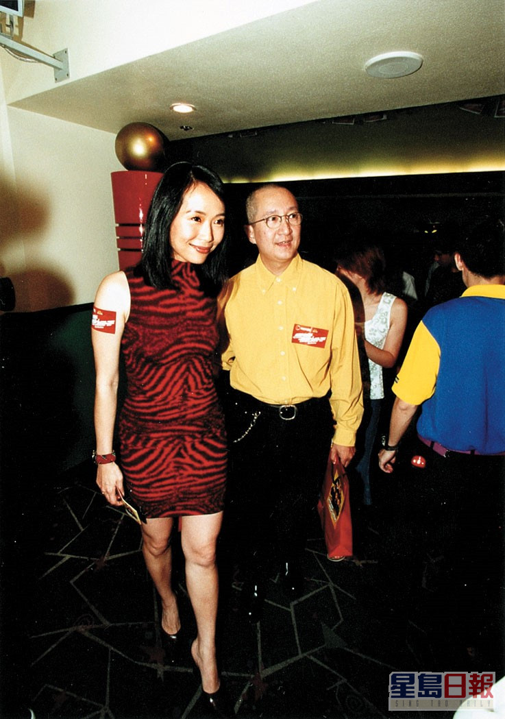 陈国熹是资深电影人，叶童16岁就因合作电影而结识对方，二人于1988年结婚，婚后因为事业拼搏错过生小朋友的时机。