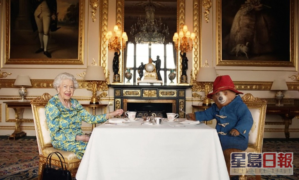 英女皇和柏靈頓熊未睇騷前先歎下午茶。