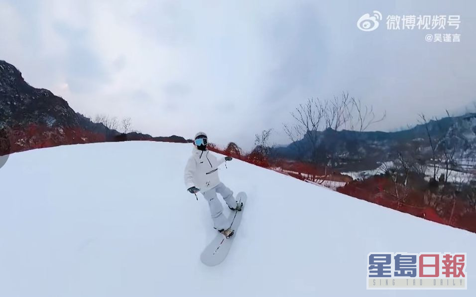 吳謹言在雪道滑行時動作優美。
