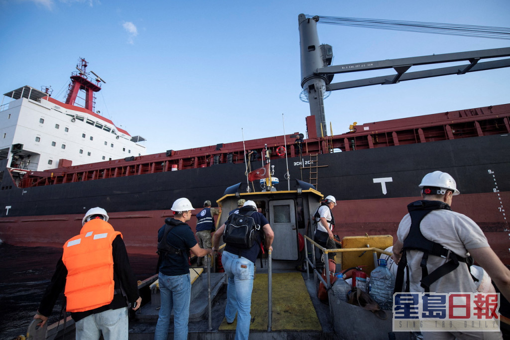 懸掛巴巴多斯旗幟的貨輪「Fulmar S 號」平安駛進黑海港口。REUTERS