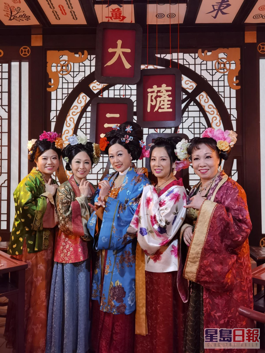 「碧璧青樓」五位過氣名妓都好吸睛，張靄琳（左起）、吳香倫、姚瑩瑩、黃梓瑋、許思敏。