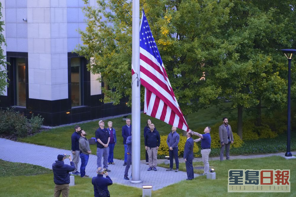 美国驻乌克兰大使馆重开，美国国旗再次于大使馆升起。AP