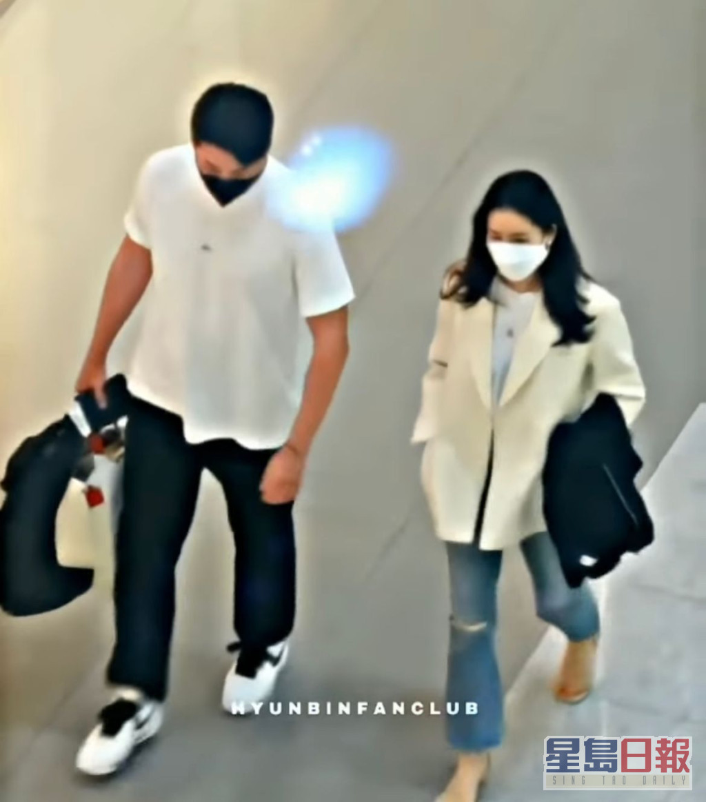 玄彬在韩国机场禁区内被拍到为太太攞手袋。