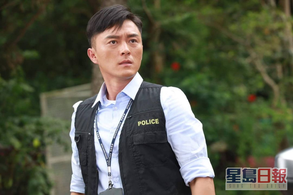楊明於劇集中經常扮演警察，現實中卻屢犯官非，引來網民討論。