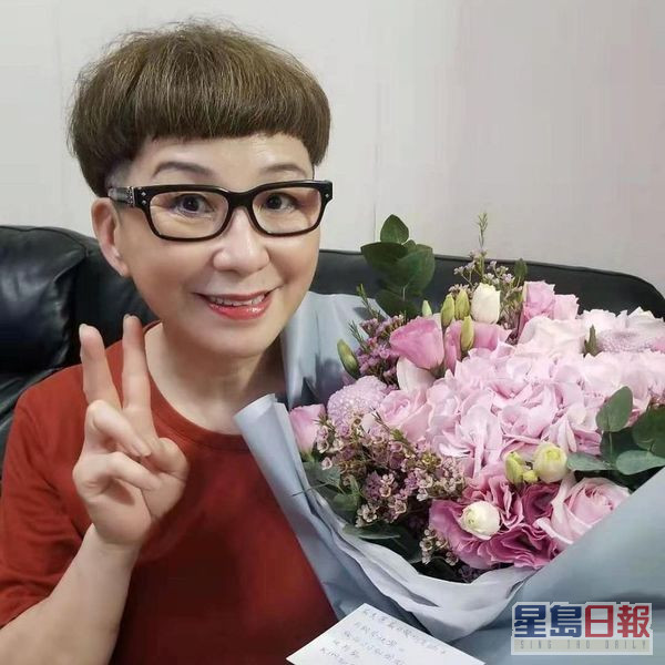 高Ling媽媽的顏值亦相當高，有網民讚高Ling盡得媽咪的真傳。