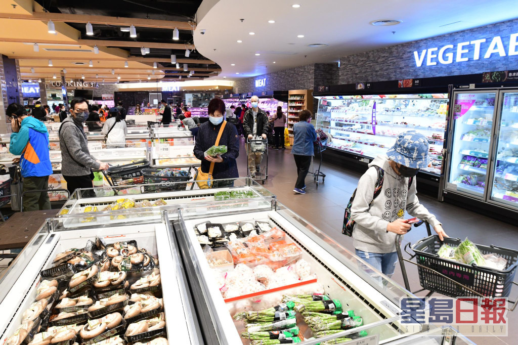 太古康怡AEON超市，鲜活食材、急冻食品尚有不少存货。