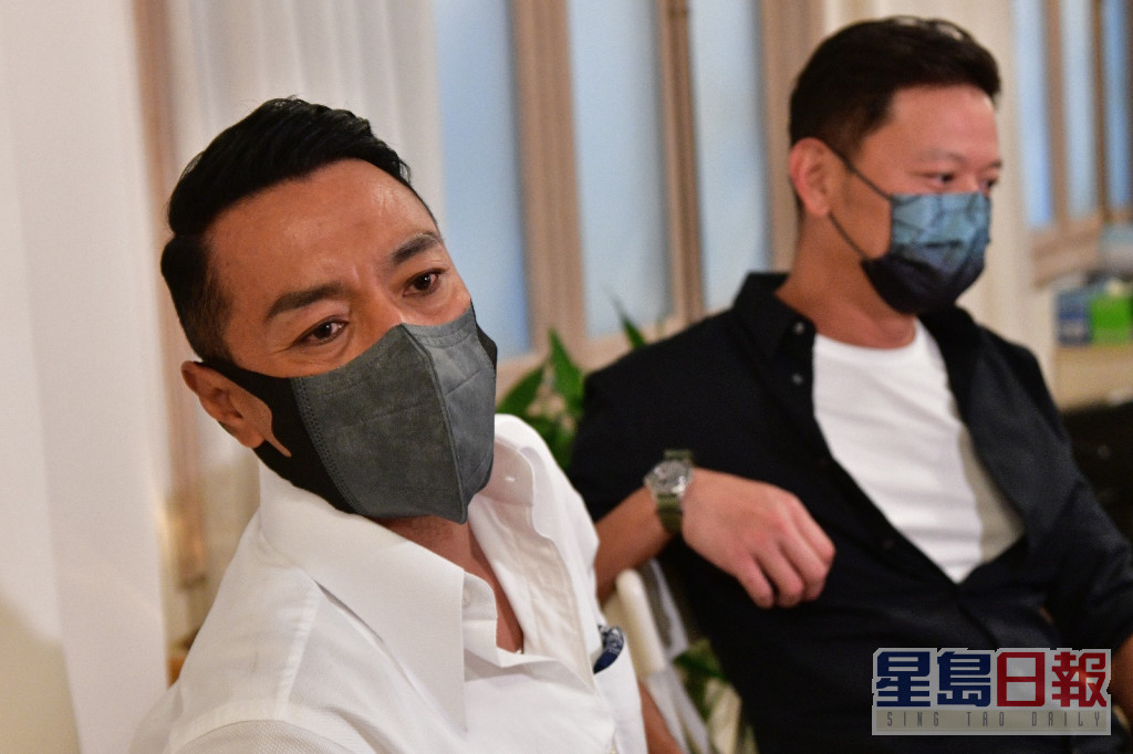 导演吴炫辉和黑仔（左）全力配合《明日战记》宣传。  ​