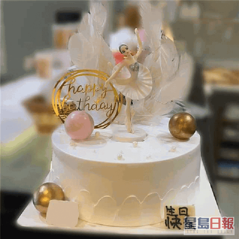 港人區敏靜為封控期間小朋友送上生日蛋糕。網上圖片