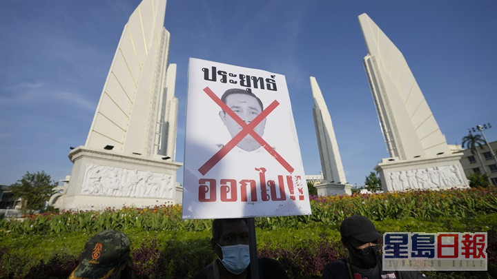 曼谷周二有民众示威要求巴育下台。AP图片