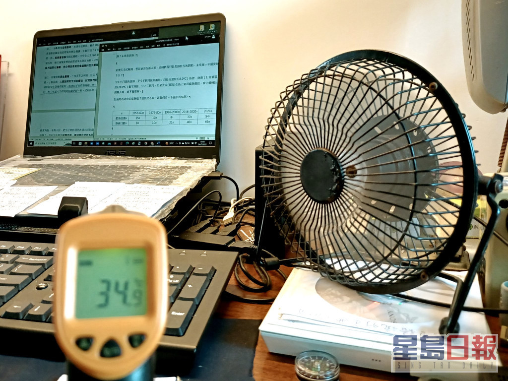 酷熱天氣下，林超英堅持僅用USB風扇消暑。林超英FB圖片