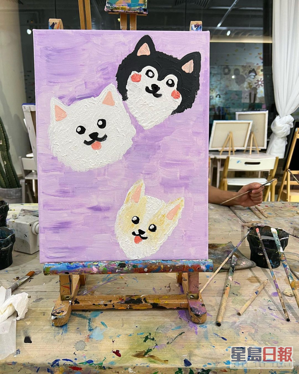 陈滢都有分享返昨日（21日）画的狗狗画作。