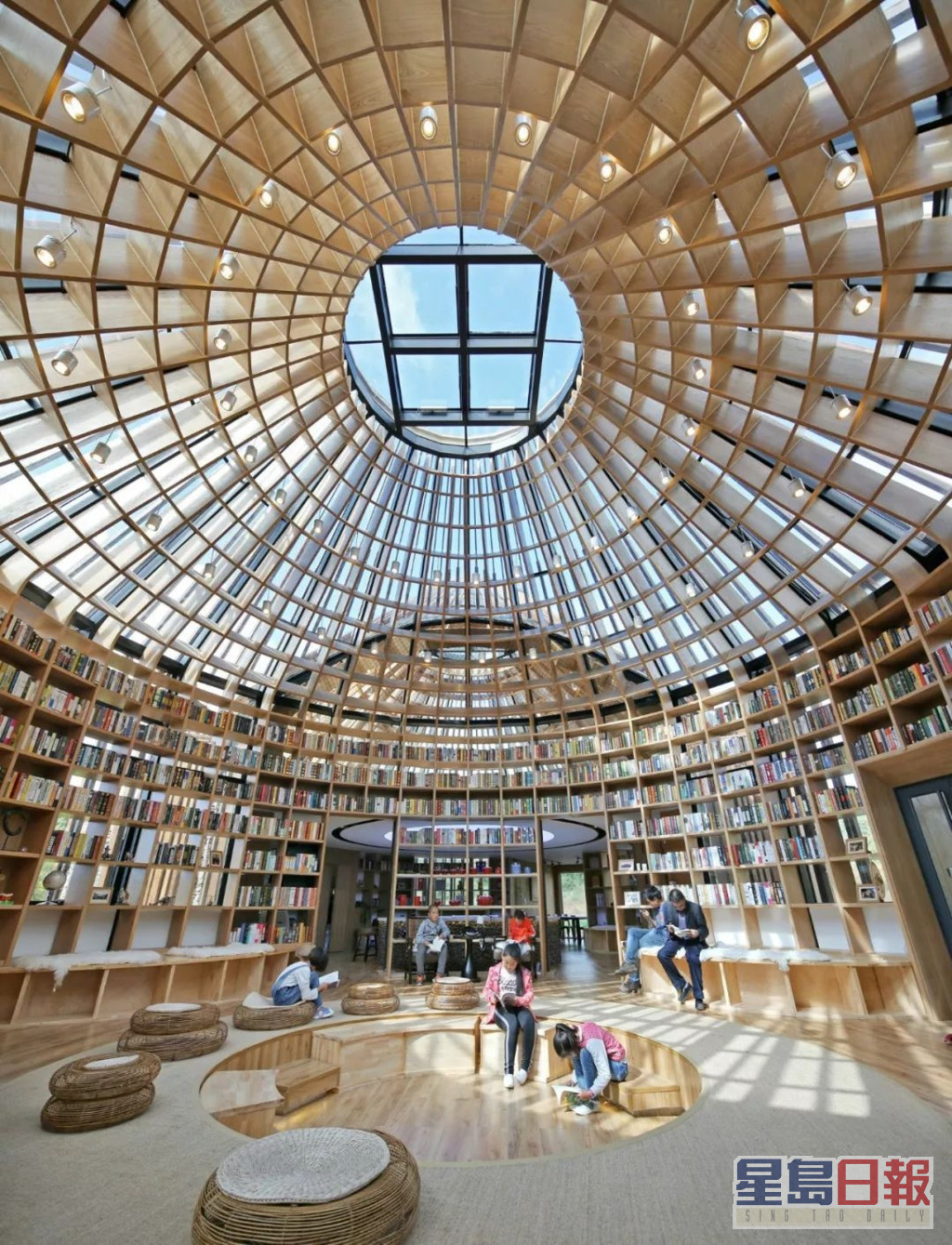 吴彦祖2017年拍内地节目《漂亮的房子》一手一脚自己建成的草原星空图书馆「木兰坊」，入围有「建筑界奥斯卡」之称的英国皇家建筑师学会奖。