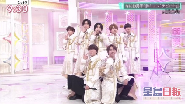 浪花男子的7位成员现身直播节目，为新碟宣传。