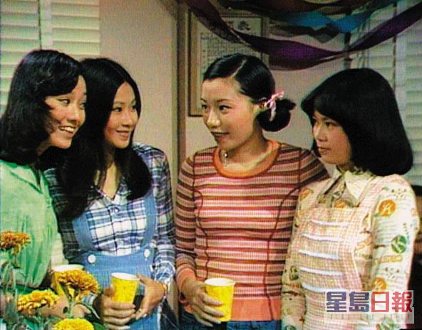 庄文清（右一）是前TVB小花，与程可为、杨诗蒂、赵雅芝拍过《乘风破浪》。