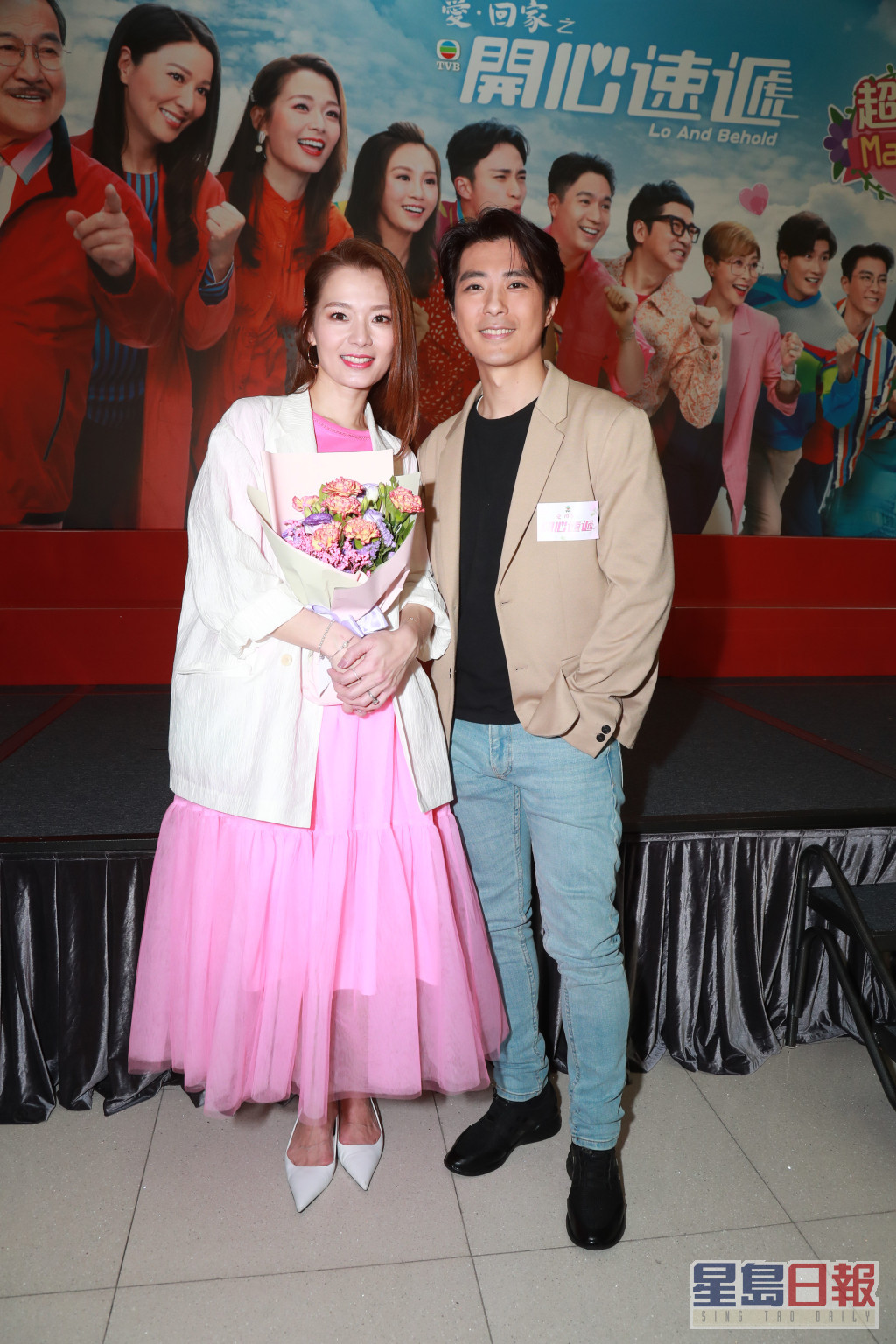 吕慧仪及张景淳在剧中结婚后首次一同出席商场活动。