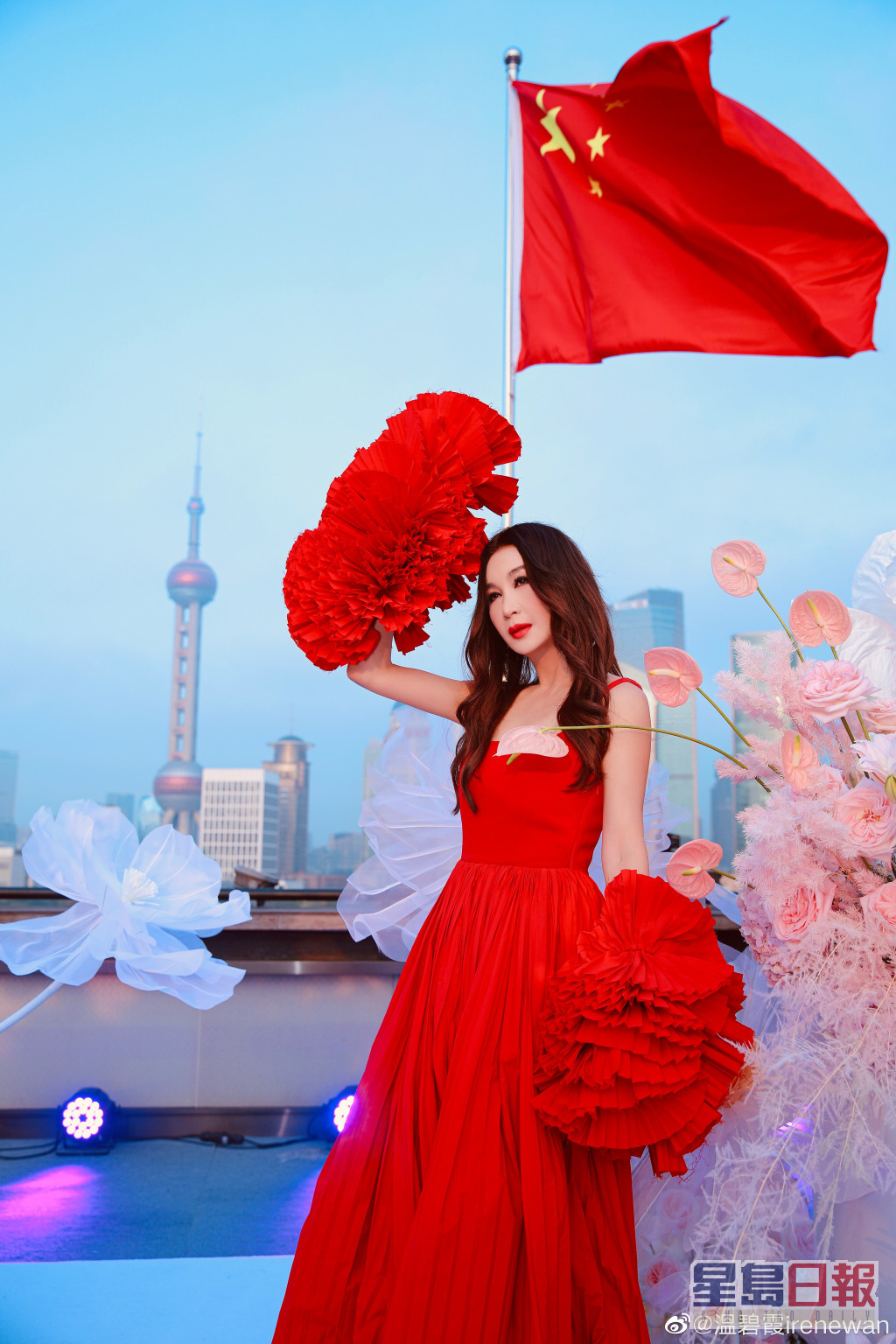 溫碧霞上月在上海為自己品牌搞大型發佈會。