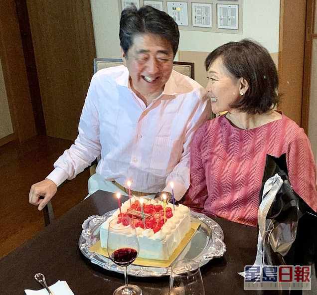 安倍夫婦結婚35年一直很恩愛，安倍昭惠突然痛失另一半，心情自然難過。