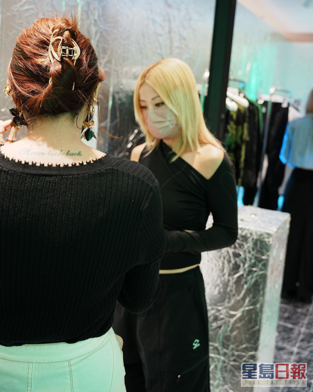 上周四晚（24日），徐濠縈時裝店舉行新品發佈會，全身黑色現身相當有型。