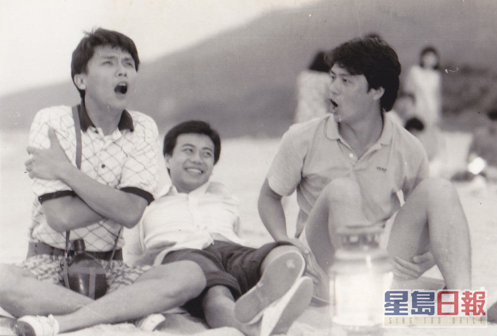 张兆辉1982年23岁时，曾与戚美珍、关礼杰、欧阳震华等拍摄《黄金十年》。