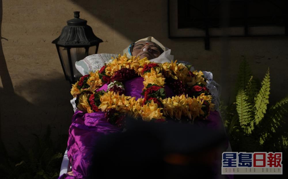 Lata获印度政府为她举行国葬，并下半旗致哀。
