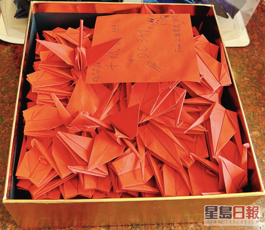 外地「哥」迷寄到香港的紙鶴。