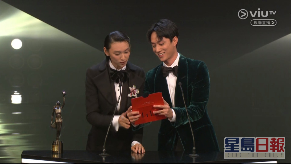 王丹妮及刘俊谦搞gag颁「最佳编剧」。