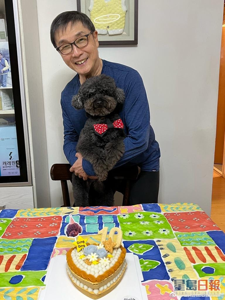劉松仁貼相為愛犬叮叮慶祝10歲生日，見他精神爽利，笑容燦爛！