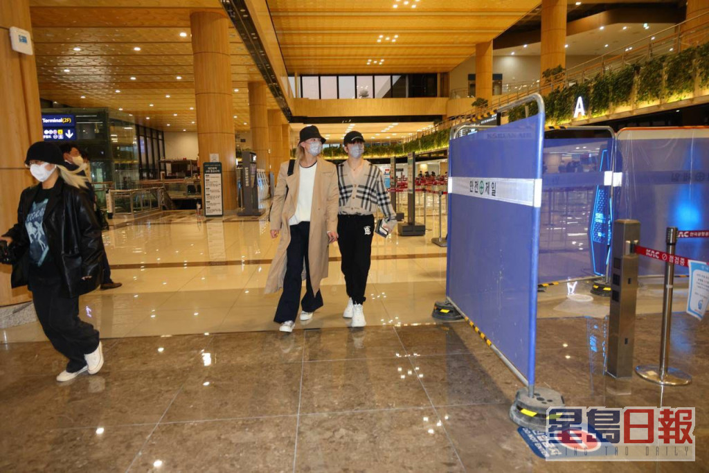 今晨6時， Anson Lo 與Jeremy 現身韓國金浦機場。