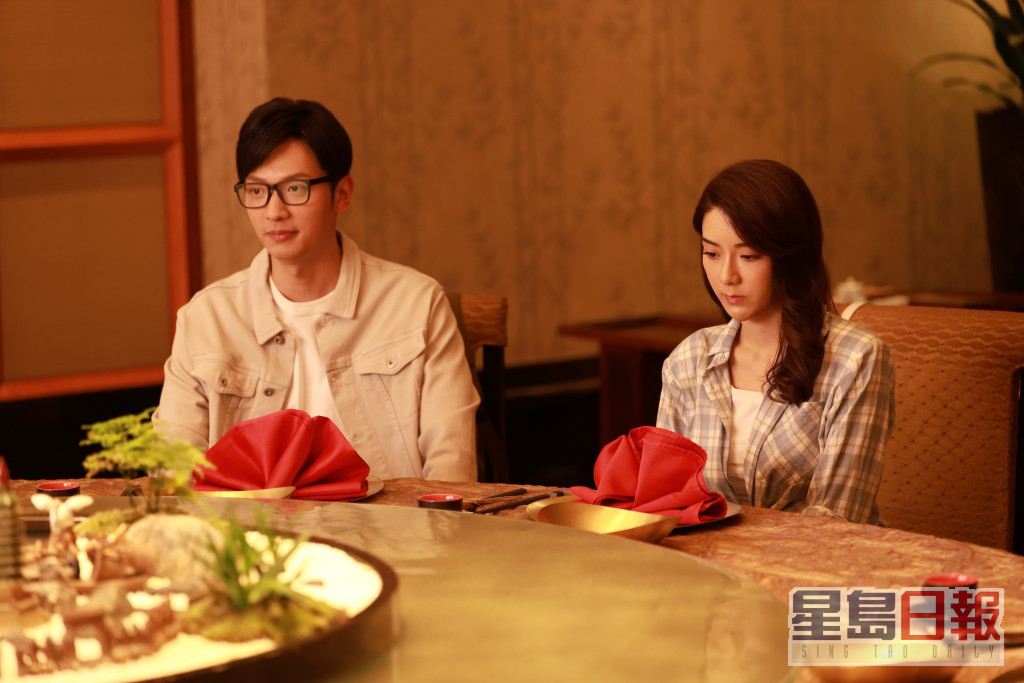 高钧贤毕业后，邀请陈星妤与他的家人聚餐。