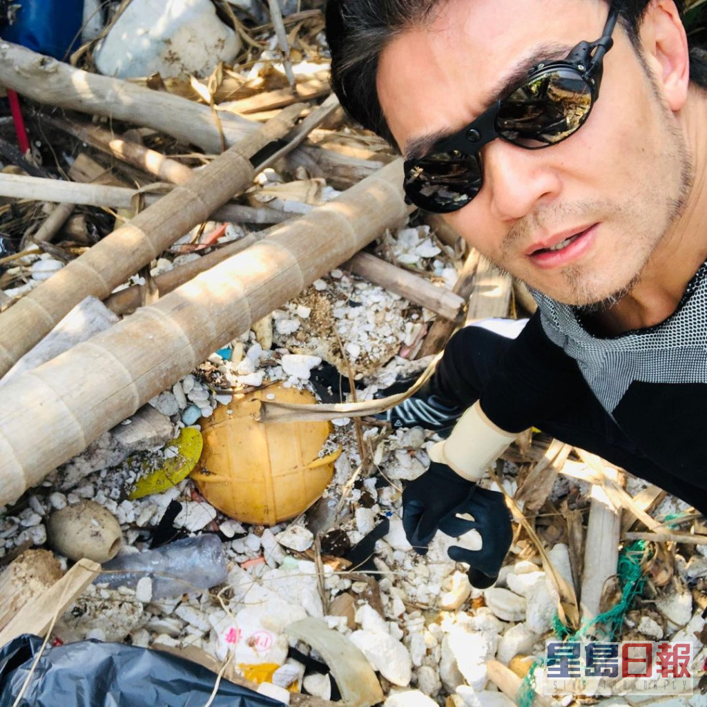 唐文龙更会与友人一同到海滩执垃圾，可谓为环保出心出力。