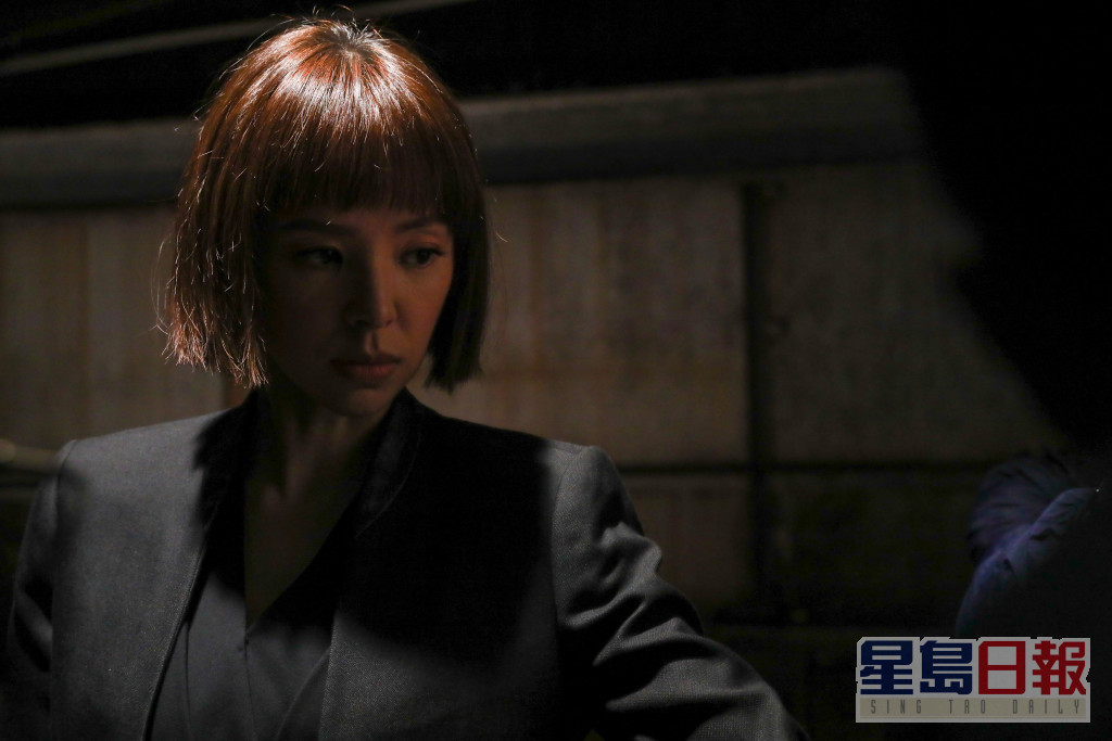 谭凯琪饰演的关玉菁是临床心理学家，暗地里却是一名杀手。
