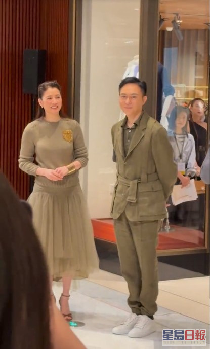 张智霖和袁咏仪均获网民激赞「一点没见老」。