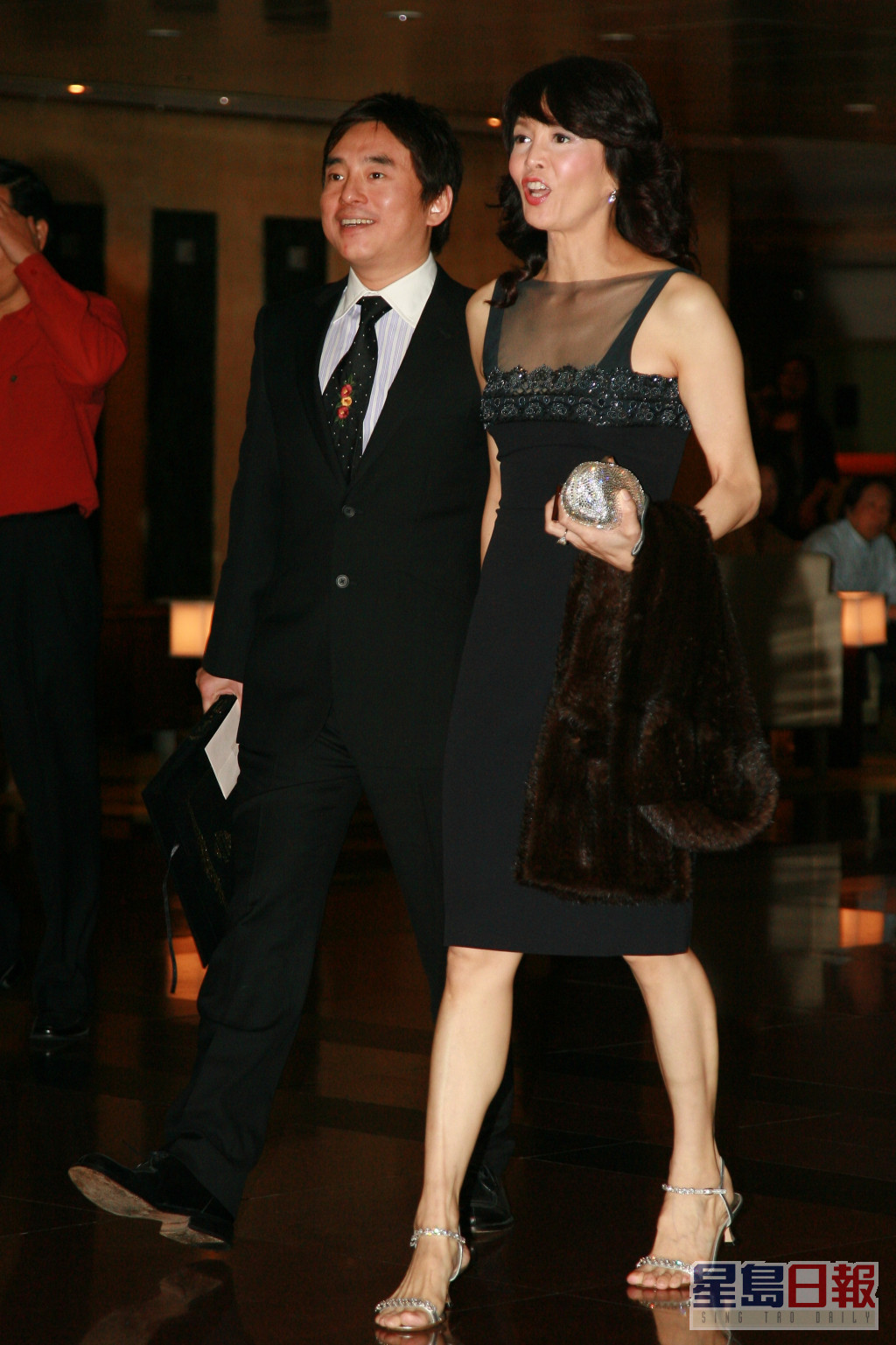 郑裕玲在90年代与吕方相恋，两人曾公开表示不结婚、不生子，不过至2008年因性格不合分手，吕方近年已娶妻添女。