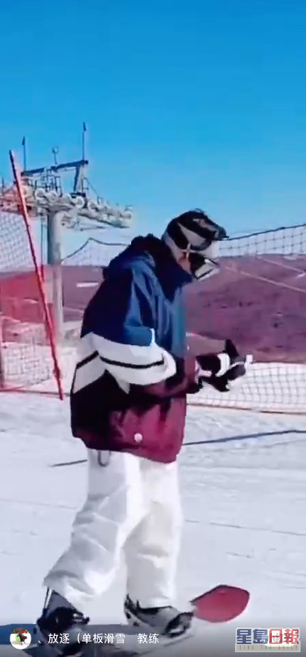 网上同时有谢霆锋滑雪的片段流出，见到谢霆锋在雪道上滑行时，并无戴上头盔。
