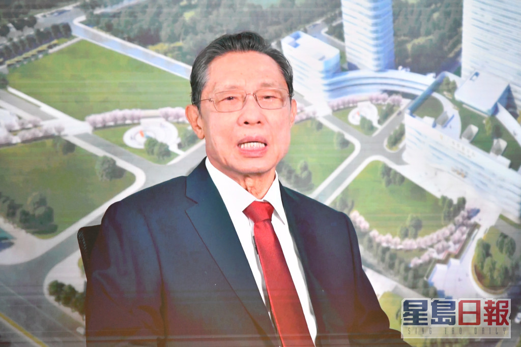 中国工程院院士锺南山视像致辞。卢江球摄