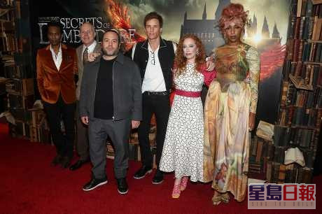 《怪兽与邓不利多的秘密》首映礼今在纽约举行，艾萨米勒继续无影。